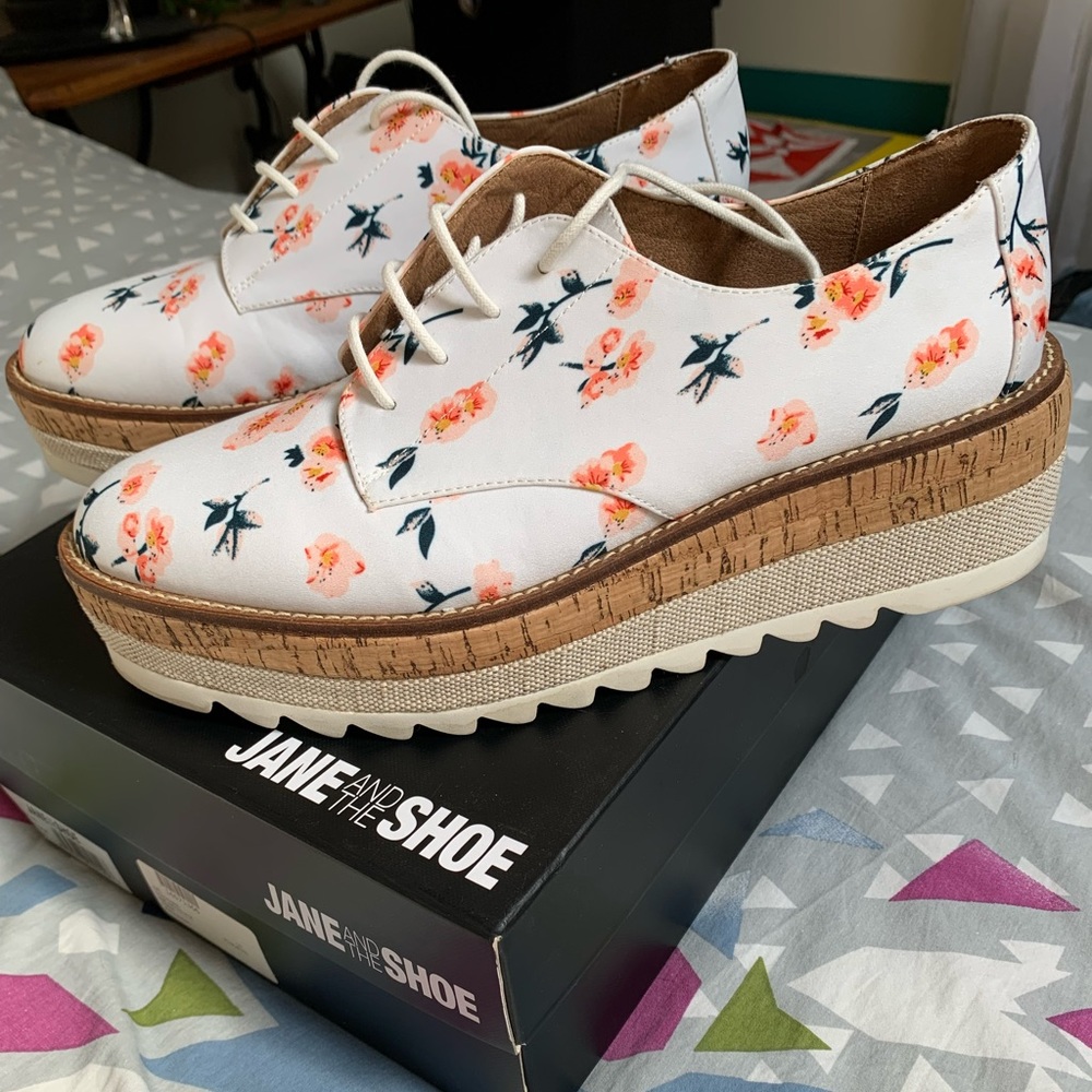 White floral fabric platform oxfords size 10